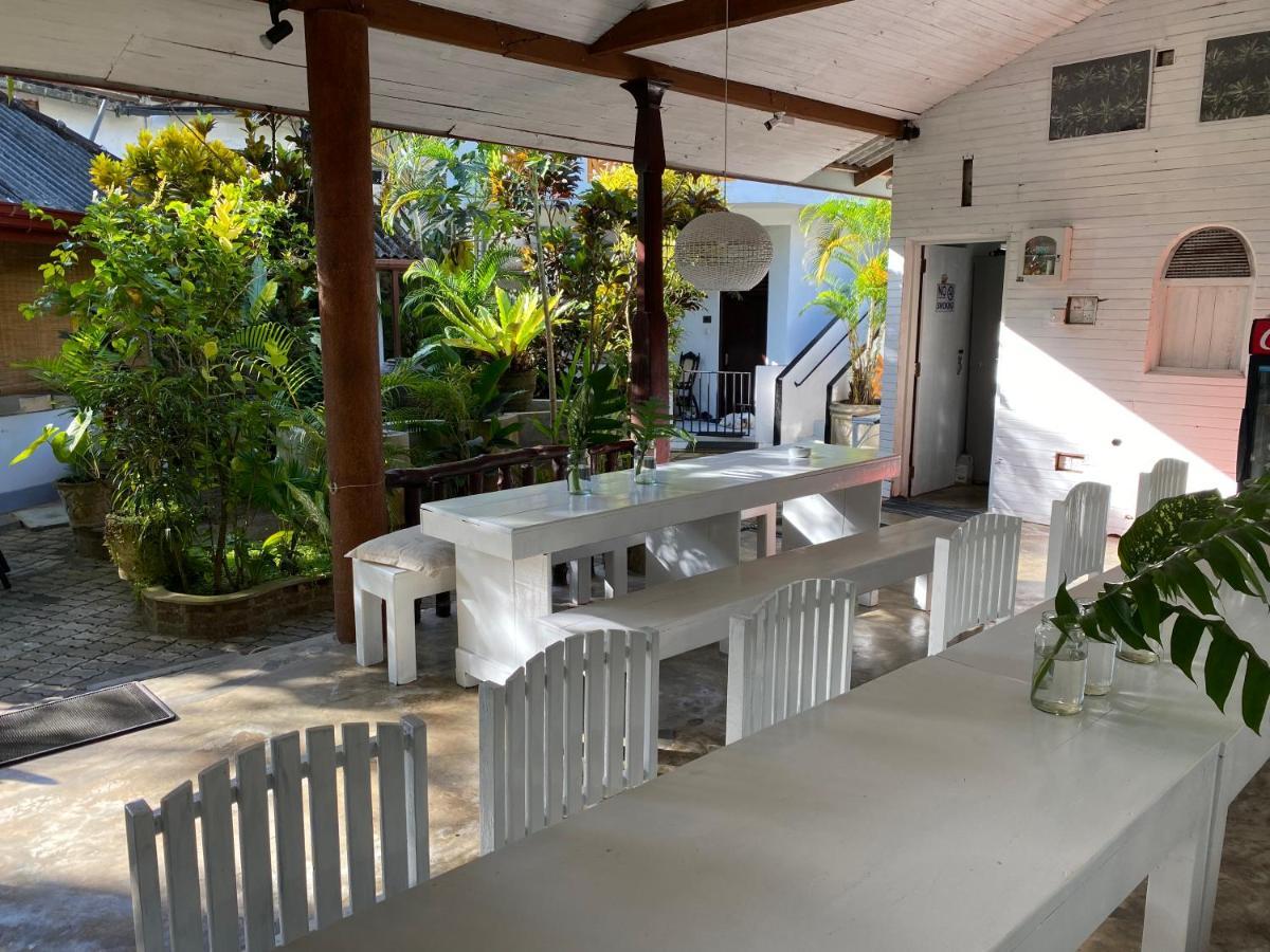 & Olu Cafe Hotel